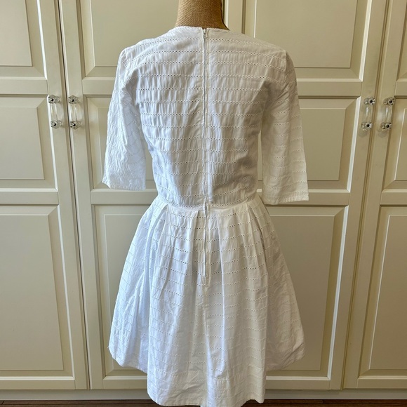 Gap Fit & Flare White Eyelet Dress Size 4 - Picture 4 of 5